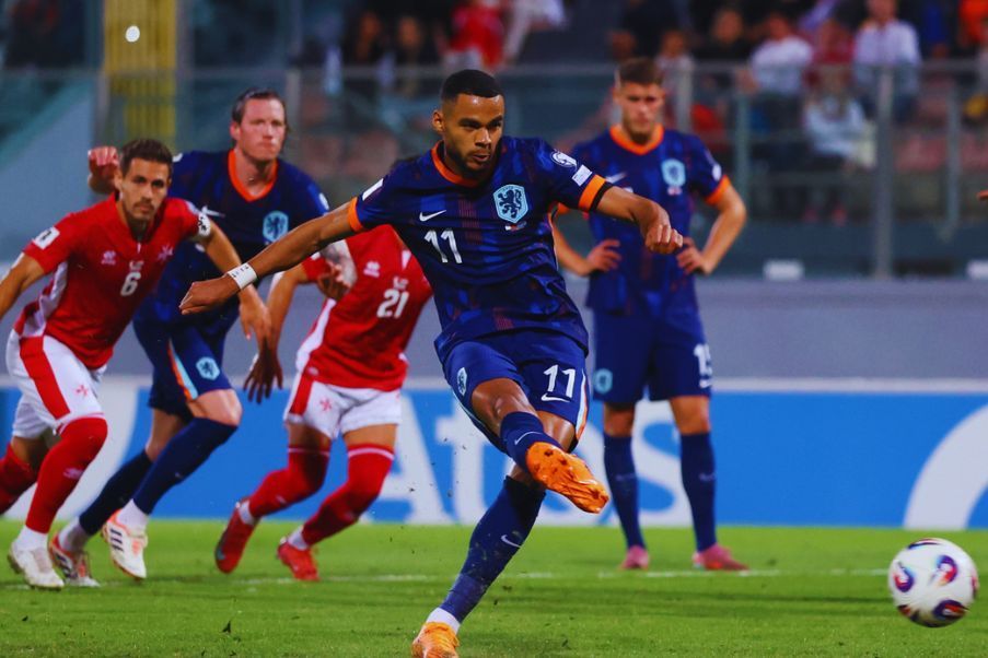 Oranje Países Bajos venció con solvencia 0-4 a Malta y asumió el control del grupo G en el clasificatorio europeo al Mundial de 2026. La