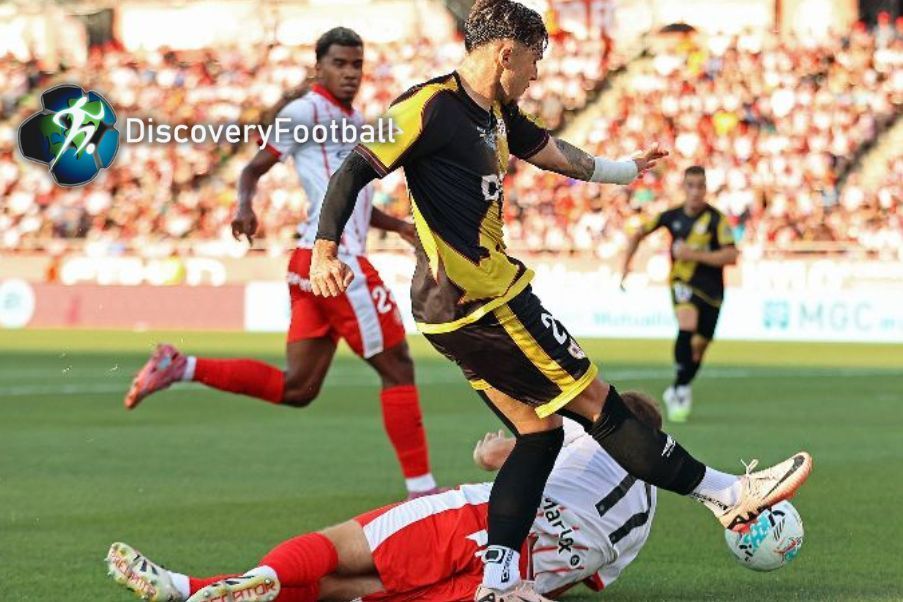Solis Solis acompaña una acción en defensa del Girona, en un lance ante el Rayo Vallecano. Catpress para Discoveryfootball.com