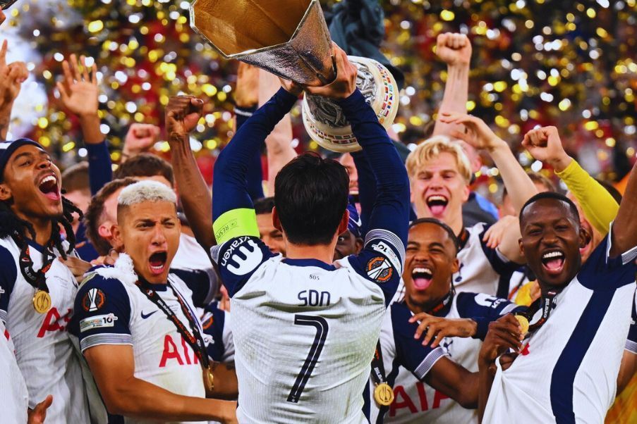 Tottenham Hotspur El Tottenham celebra la conquista de su primera UEFA Europa League, la tercera contando las dos Copas de la UEFA. Venció al Manchester United 1-0 en Bilbao. EPIC