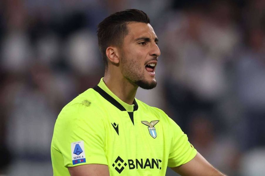 Thomas Strakosha Thomas Strakosha ex played for Lazio, Salernitana and until recently in England, Brentford has signed a 5-year contract with AEK