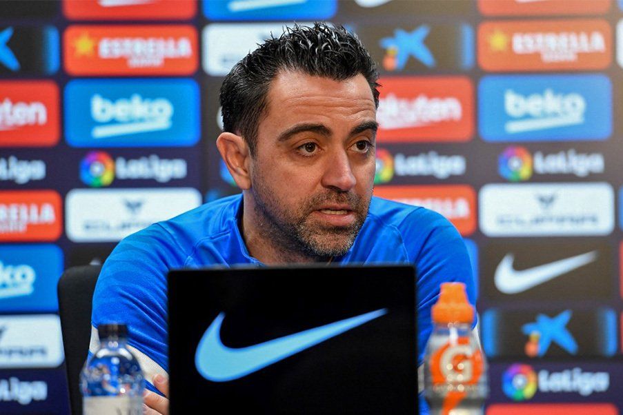 Xavi en una rueda de prensa como entrenador del FC Barcelona