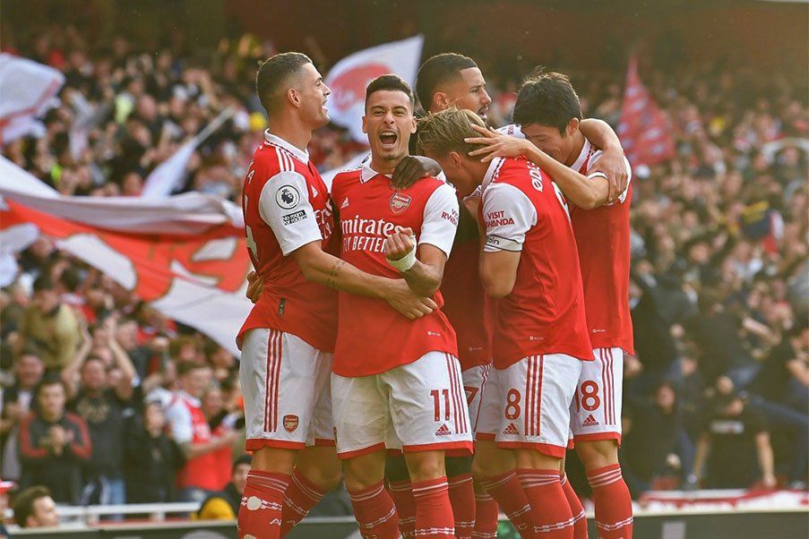 Arsenal lider de la Premier El Arsenal venció al Liverpool 3-2