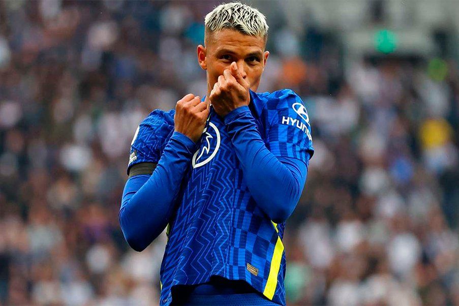 Thiago Silva bass central del Chelsea