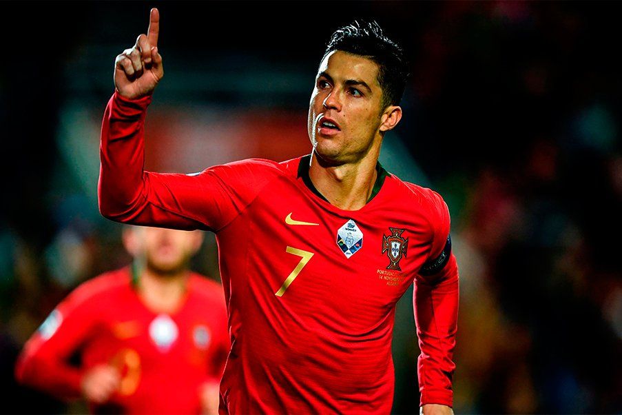 Cristiano Ronaldo celebrando uno de sus 131 goles marcados con la selección portuguesa.