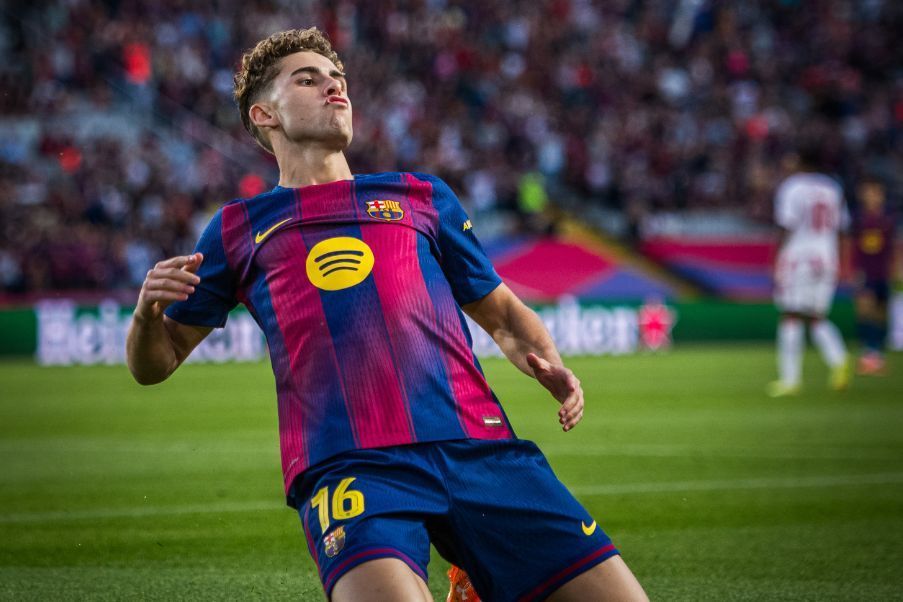 Fermín López Fermín López fue la gran figura del Barcelona en la victoria 6-1 sobre el Olympiacos. Anotó un