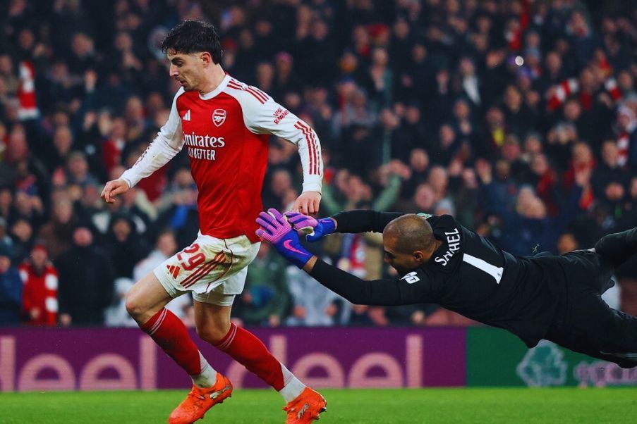 Arsenal Kai Havertz sentenció la eliminatoria de semis de la EFL Cup con el gol al final del juego ante el Chelsea para e 4-2 definitivo. El Arsenal jugará la final de la EFL Cup.