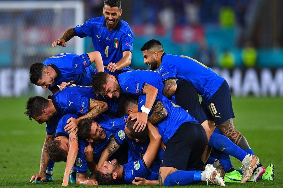 Jugadores de Italia celebrando un gol en la Euro 2020