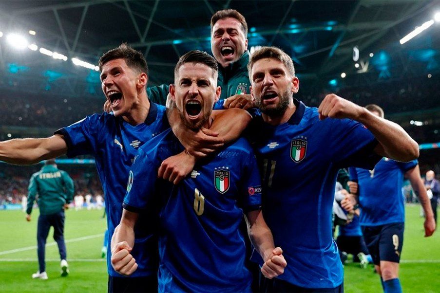 Los jugadores de Italia celebran la conquista de la Euro 2020