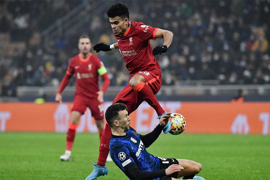 Luis Díaz Luis Díaz en una acción del juego ante el Inter en San Siro