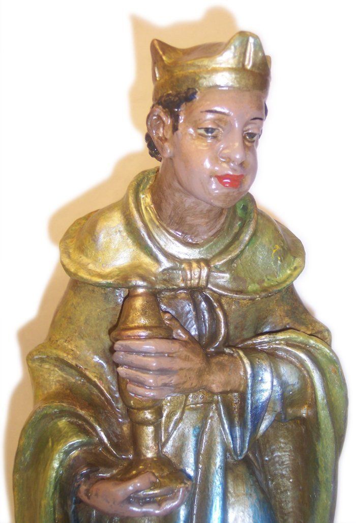 Restauration Tonfigur aus dem Jahre 1940 n. Chr. . Lack abgeblättert an vielen Stellen. Unsaubere Restaurationsversuche ausgebessert. Restauration von Tonfiguren. Figur sieht praktisch wie neu aus. Keine Schäden mehr an der Tonfigur festellbar.