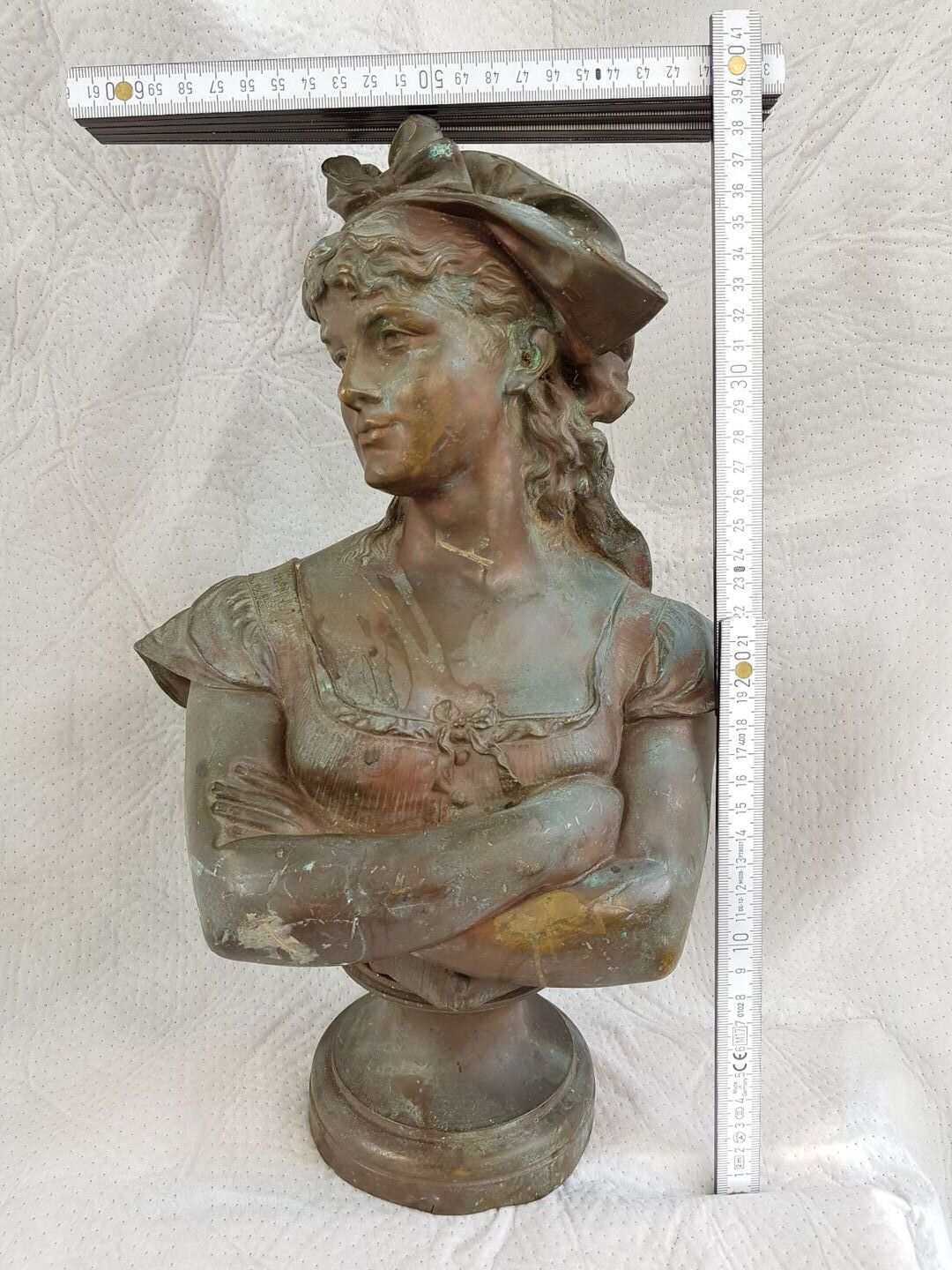 Reparatur von Bronze Büsten, Beseitigung von Kratzer in Bronze, Richten von Verformungen bei Bronzefiguren, Reparatur von Beulen bei Bronze, Oberflächenreinigung und Versiegelung von Bronze, Messing, Kupfer und Zinn.