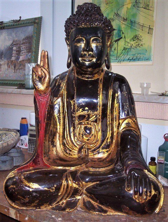 Restauration von vergoldeten Skulpturen. Ergänzung von Fehlstellen an Holz mit Vergoldung. Atelier zur Bearbeitung von vergoldeten Antiquitäten. Kunstrestaurator Vergoldungen. Kleben von Bruchstellen an Holz mit Vergoldung.