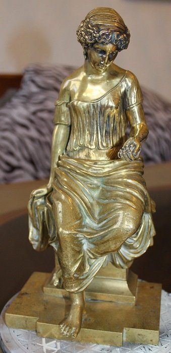 Messingfigur aus dem Jahre 1868 n. Chr. Nach Restauration. Linker Arm (mit Weintrauben) anhand von Messing Guß Verfahren wiederhergestellt. Linker Arm anhand von Fotos rekonstruiert.