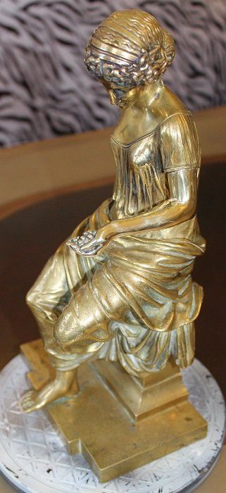 Messingskulptur nach Rekonstruktion. Detailgenaue Messingbearbeitung. Keine Restaurationsspruen (Messing). Messingsockel stabilisiert.