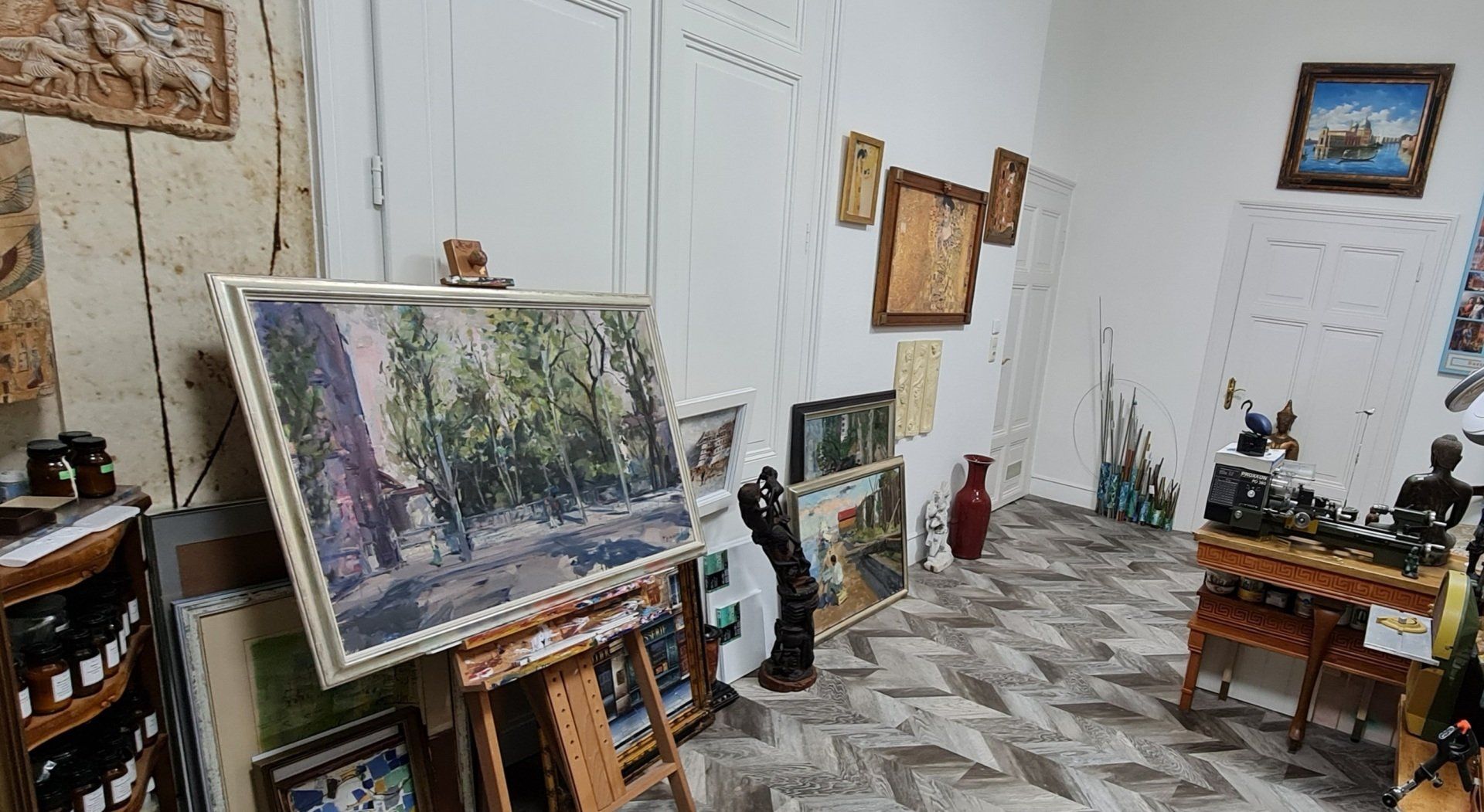 Wir restaurieren aller Art Kunstgegenstände aus Porzellan, Bronzefiguren, Restauration, Keramik restaurieren, Bronzefiguren reparieren, Bronzerestaurator, Restaurator, Restauration, reparieren