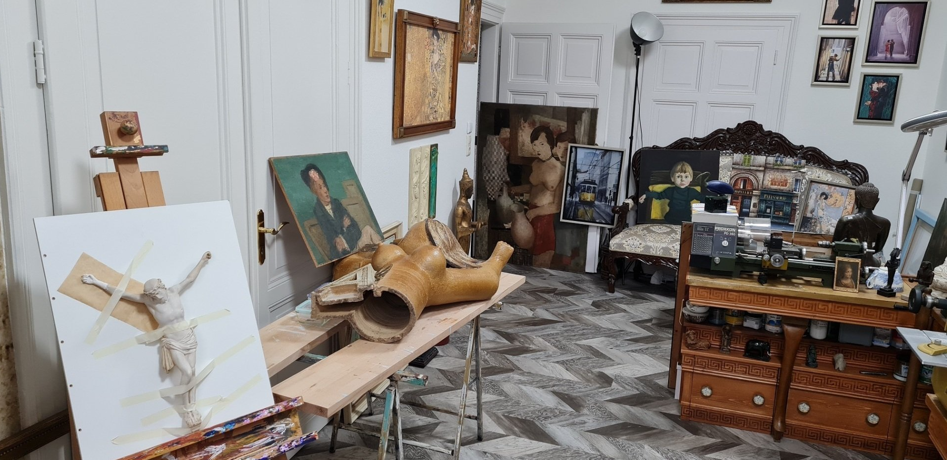 Wir restaurieren professionell Ton, Tonvasen, Ton-Objekten, Terrakotta-Figuren, Kunstgegenstände, Gebrauchsgegenstände Terrakotta, Terrakottavasen, Terrakotta, Töpfe, Restauration, Ton restaurieren, Tonfiguren reparieren, Tonrestaurator, Terrakottarestaurator, Antiquitäten, Antik, Restaurator, Kunsthandwerk, Restauration, reparieren