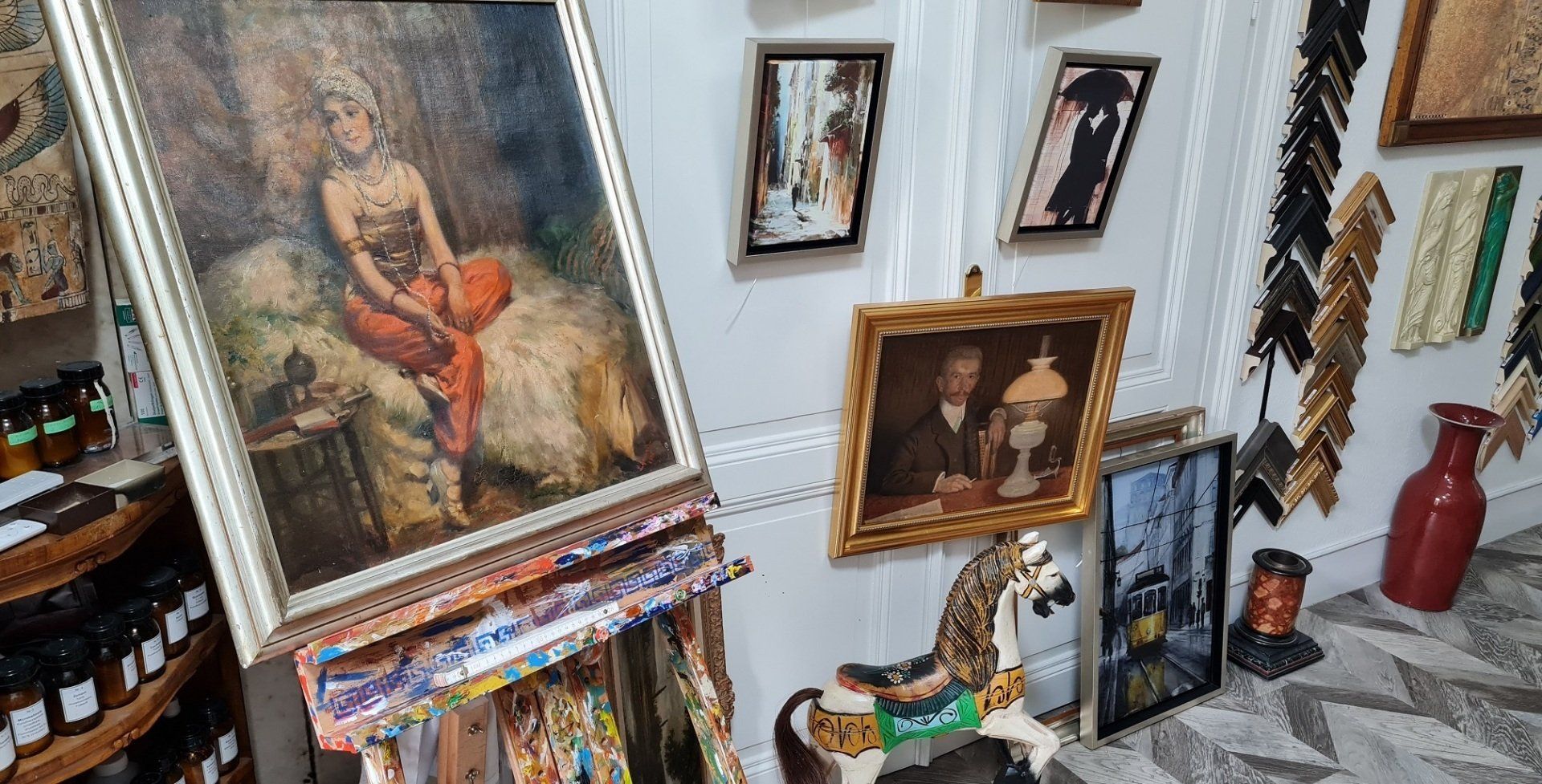 Beseitigung der Verformung, Reinigung, Restauration der Farbschäden und Oberflächenschutz mit Firnis von einem Ölgemälde auf Holz gemalt.