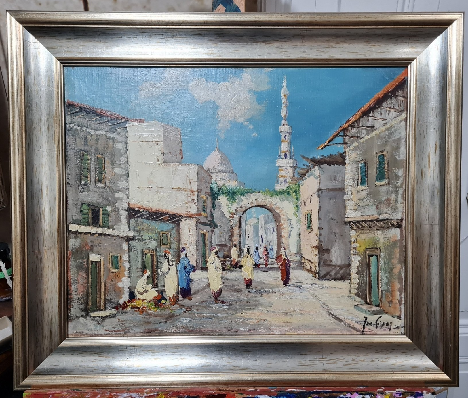 Wir fertigen Ihnen Bilderrahmen nach Maß. Wir bieten Ihnen alles für die stilvolle Rahmung Ihrer Kunstwerke. Ein großes Sortiment an Rahmenleisten in verschiedenen Stilen von antik bis modern, von ausgewählten Qualitätsherstellern steht für Sie zur Verfügung und bietet eine vielfältige Gestaltungsfreiheit.