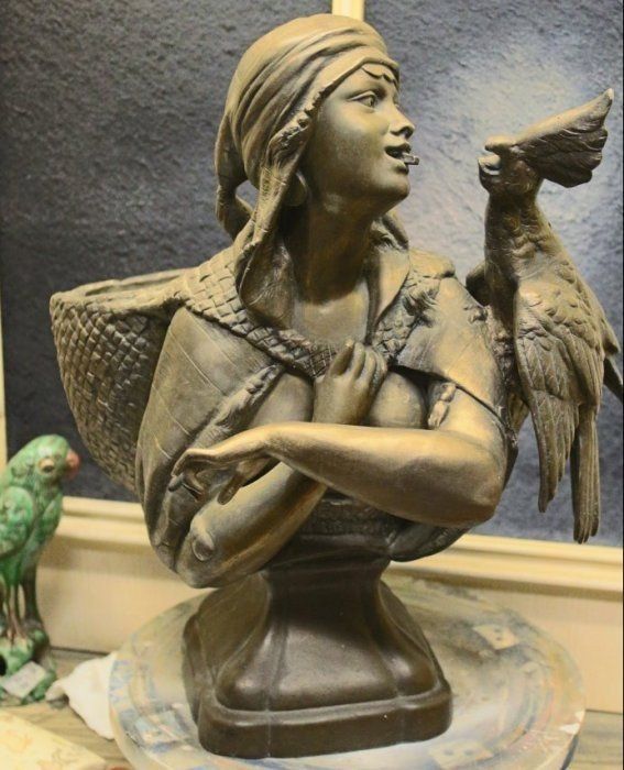 Damenfigur,  Bronzefigur, Bronzeskulptur