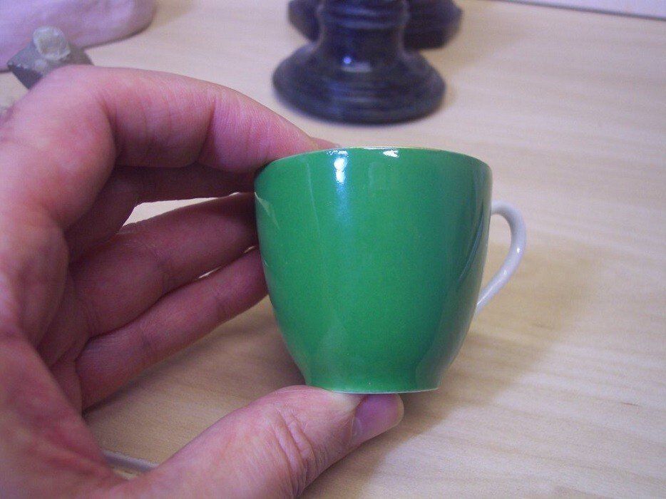 kleine Tasse in grün, Reparatur Tasse