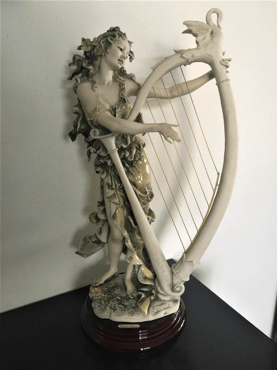 Kunstharzfigur mit mehreren Bruchstellen wurde von Arios Atelier wieder zum Leben erweckt. Der Kunde ist sehr zufrieden mit unserer Arbeit. Lesen Sie hier das Feedback des Kunden.