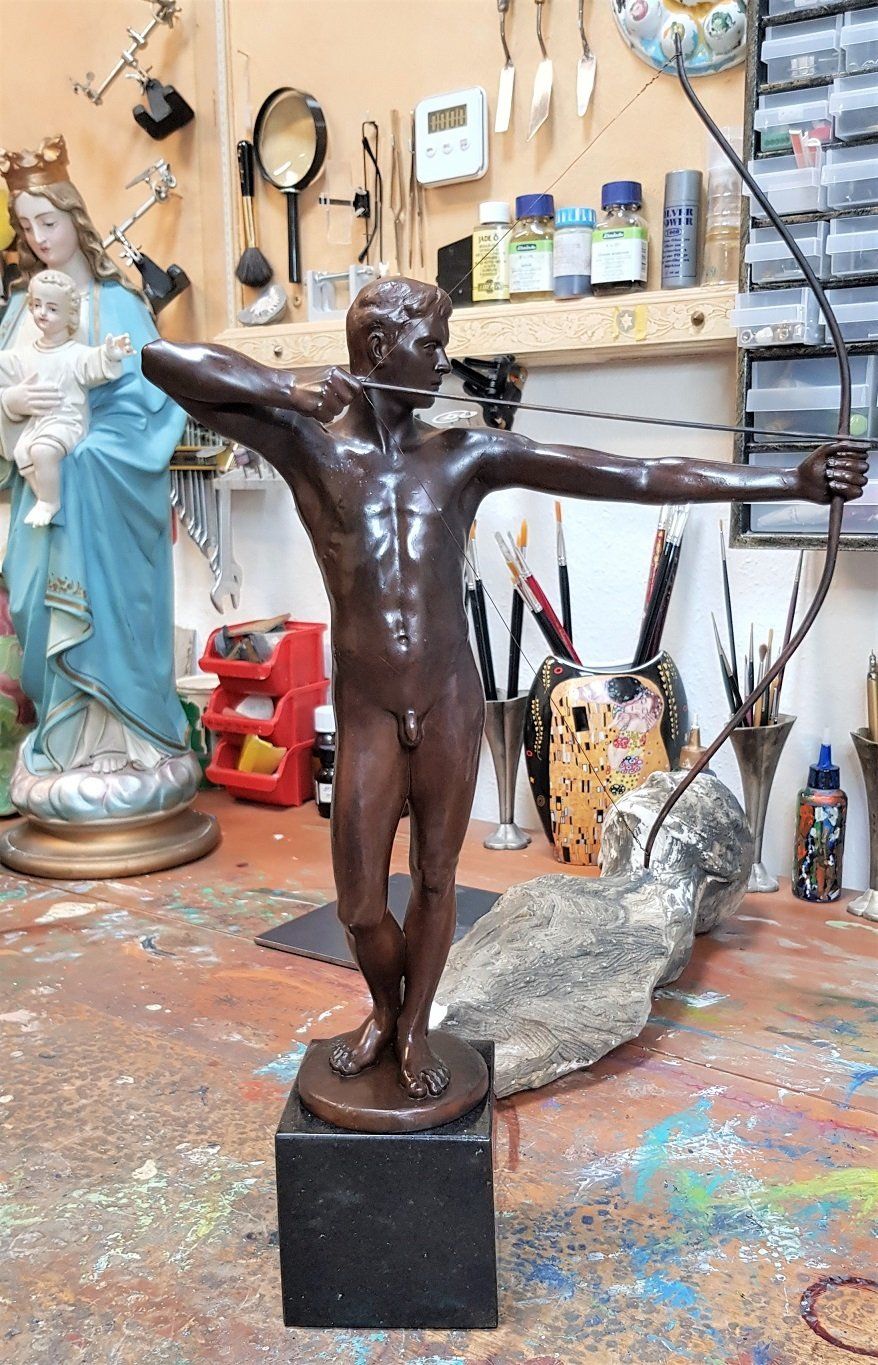 Herstellung von Fehlteilen aus Bronzeblech, Rekonstruktion von Fehlteilen aus Bronze Formteilen, Herstellung von Bogen aus Bronze, Rekonstruktion von Sehne, Patinieren von Messing in Einbrennverfahren, Verschweißen von Bronze, Verlöten von Zinn