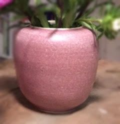 Pinke Keramikvase. Restauration Keramik. Reparatur Vase. Restauration Vase. Restauration Pinke Vase. Rosa Keramikvase.