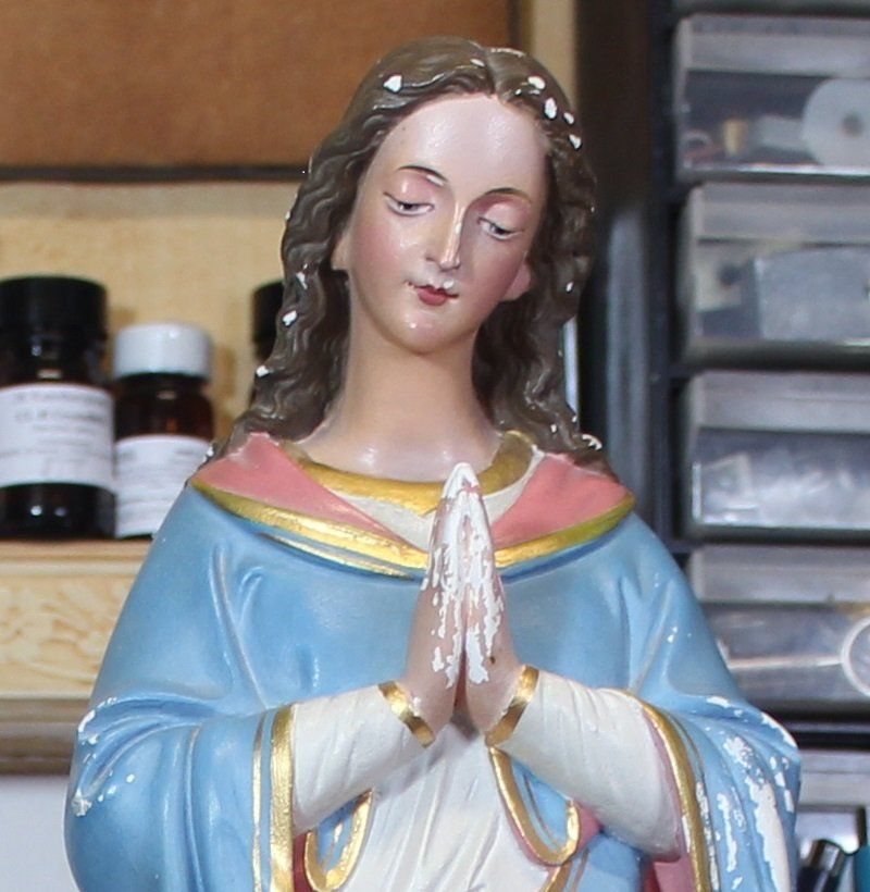 Restauration de la figure de la Madone en plâtre