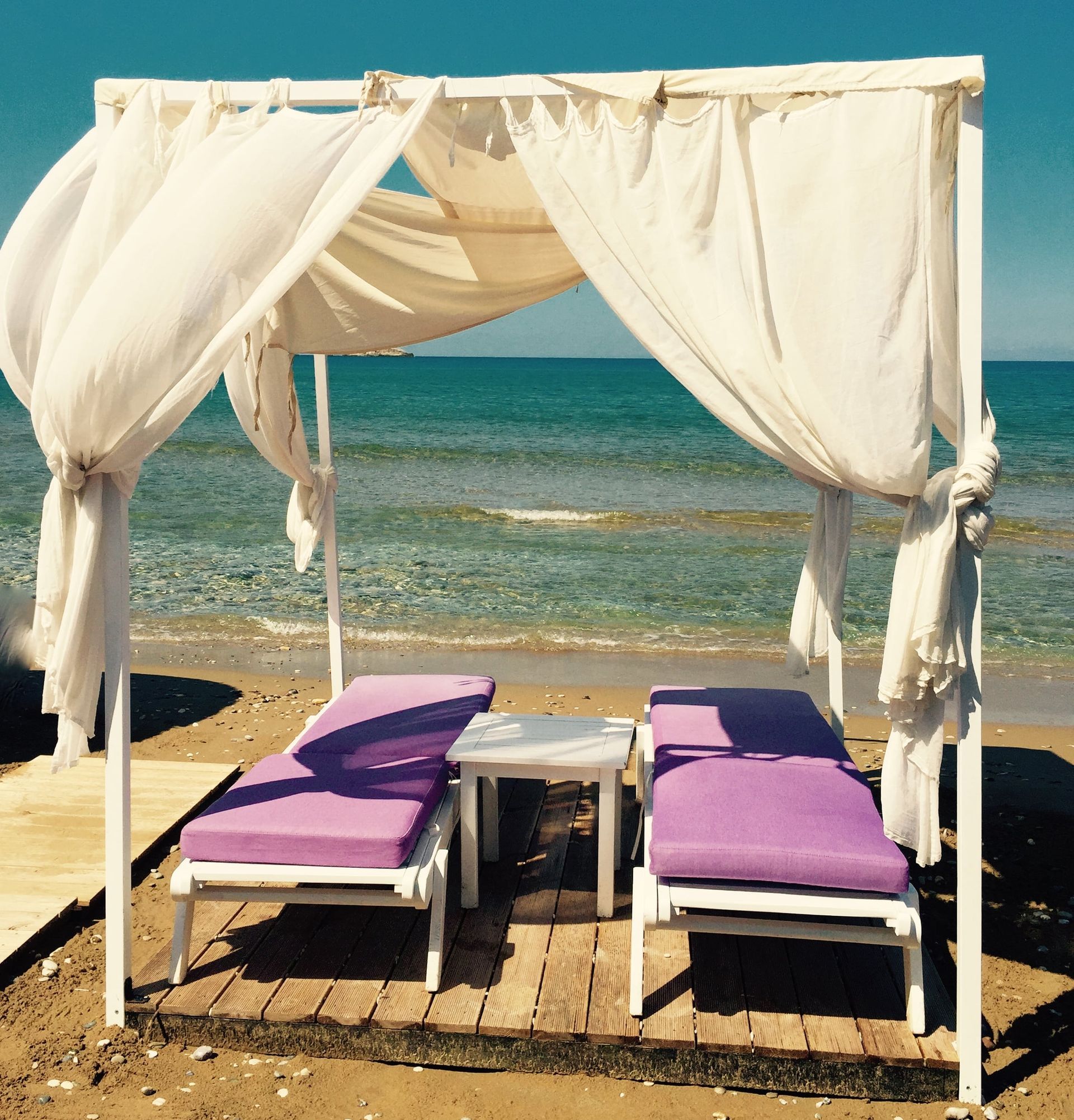 Paarcoaching in Köln und online Zwei Himmelbetten am Strand bei Paarcoach in Köln Kirsten Pape