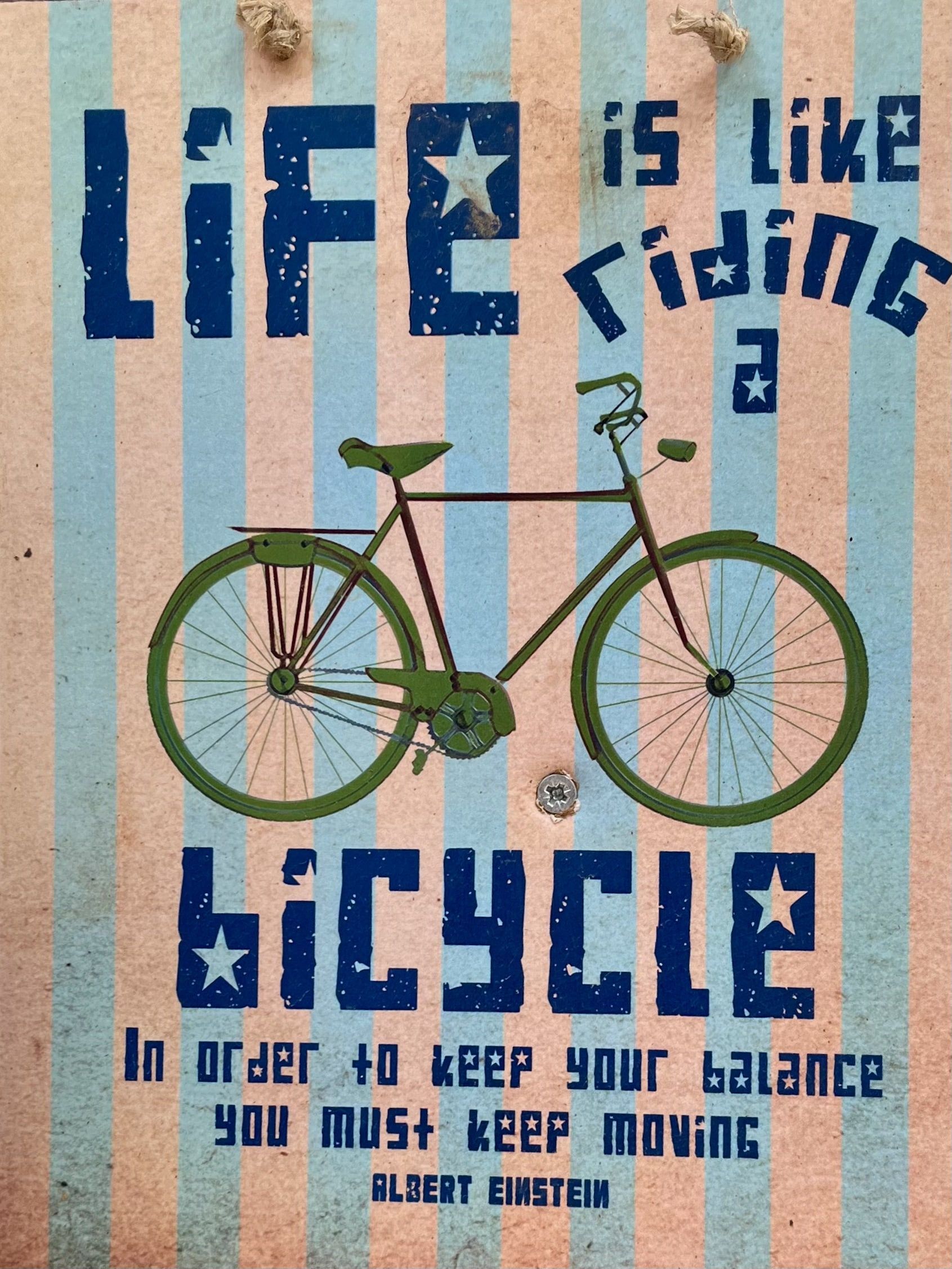 Traumasensibler Coach in Köln und Online Schild mit Aufschrift Life is like riding a bycicle bei Mental Health Coach Köln