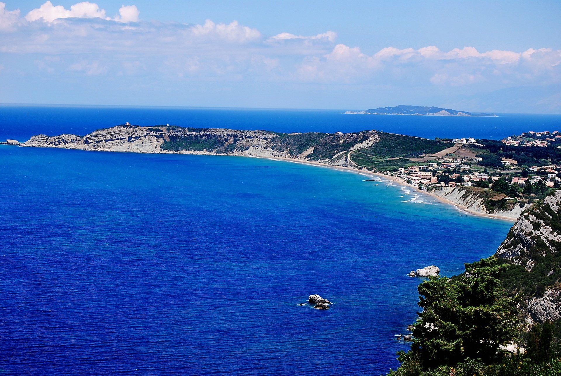 Coaching-Seminar auf Arillas in Korfu Blick auf Strand von griechischem Dorf Arillas