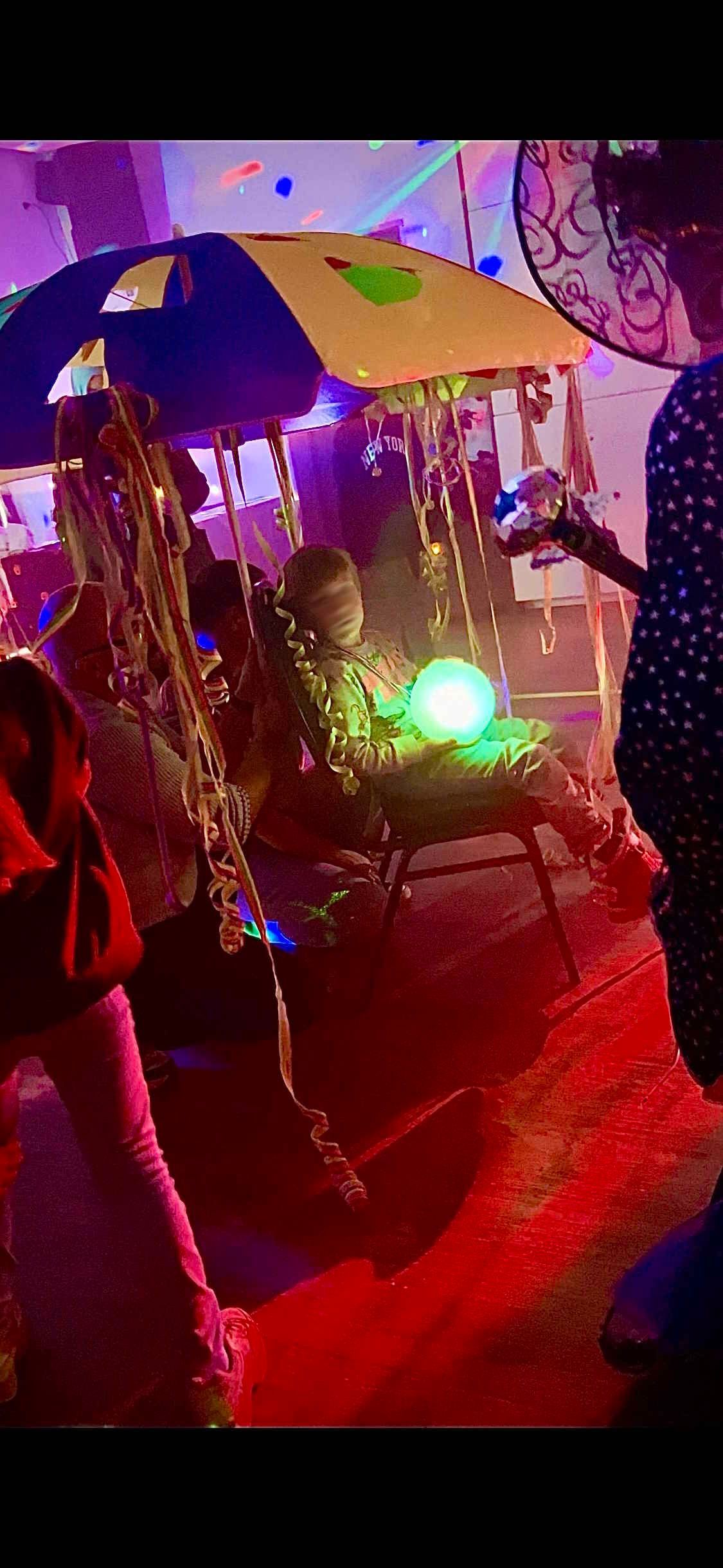 Die Magische Kugel der kleinen Seelen - Nicoletta von Wolkenlos bringt einen kleinen Jungen ins Zauberland Die Magische Kugel der kleinen Seelen - Nicoletta von Wolkenlos bringt einen kleinen Jungen ins Zauberland