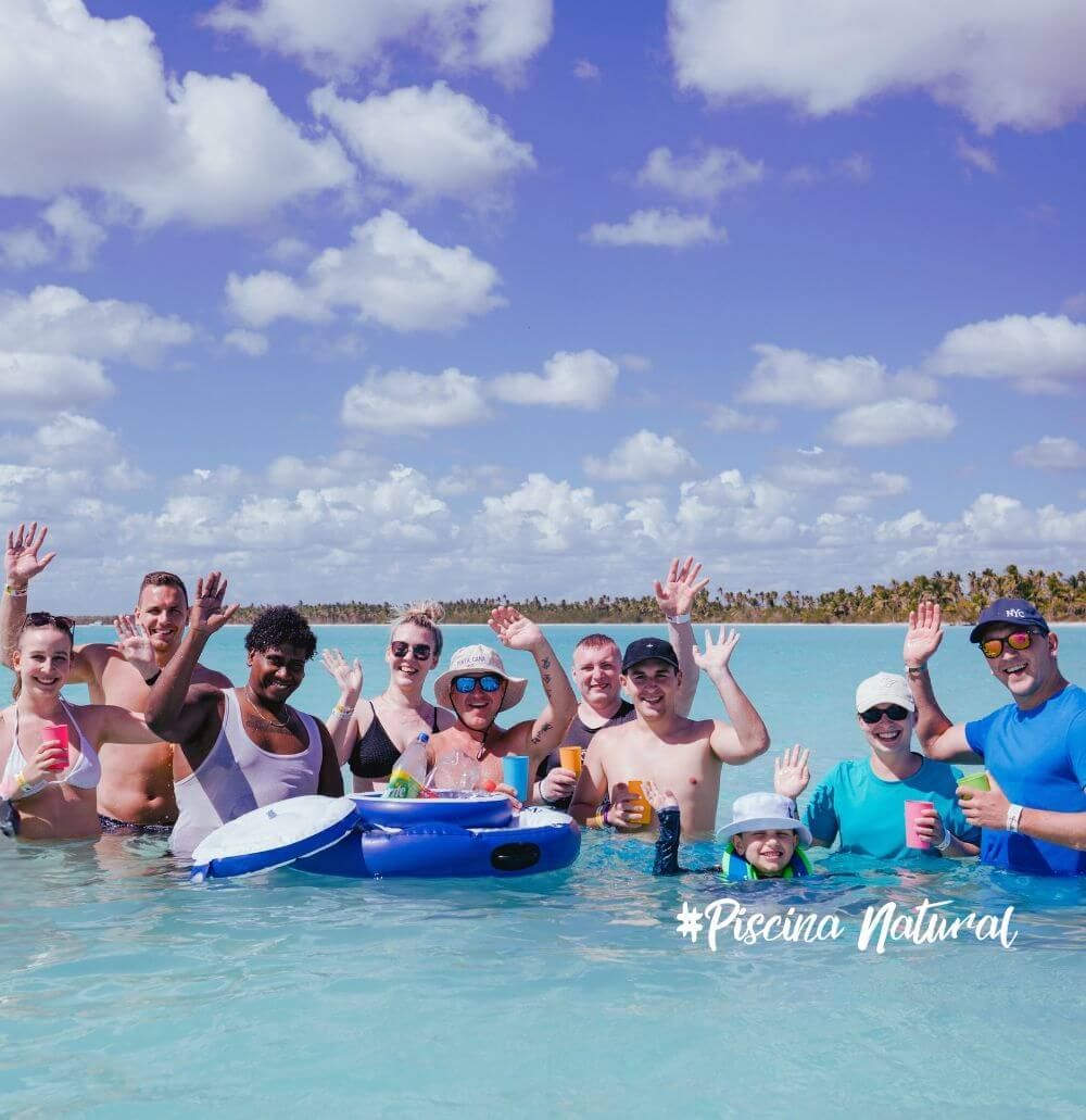 Saona Exklusiv Palmenstrand mit türkisblauem Wasser und einem Boot