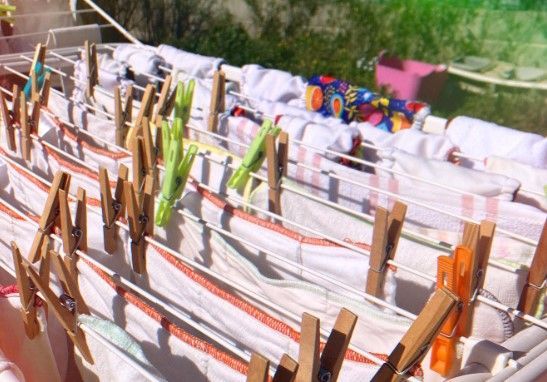 pañales tendidos al sol como lavar los pañales de tela