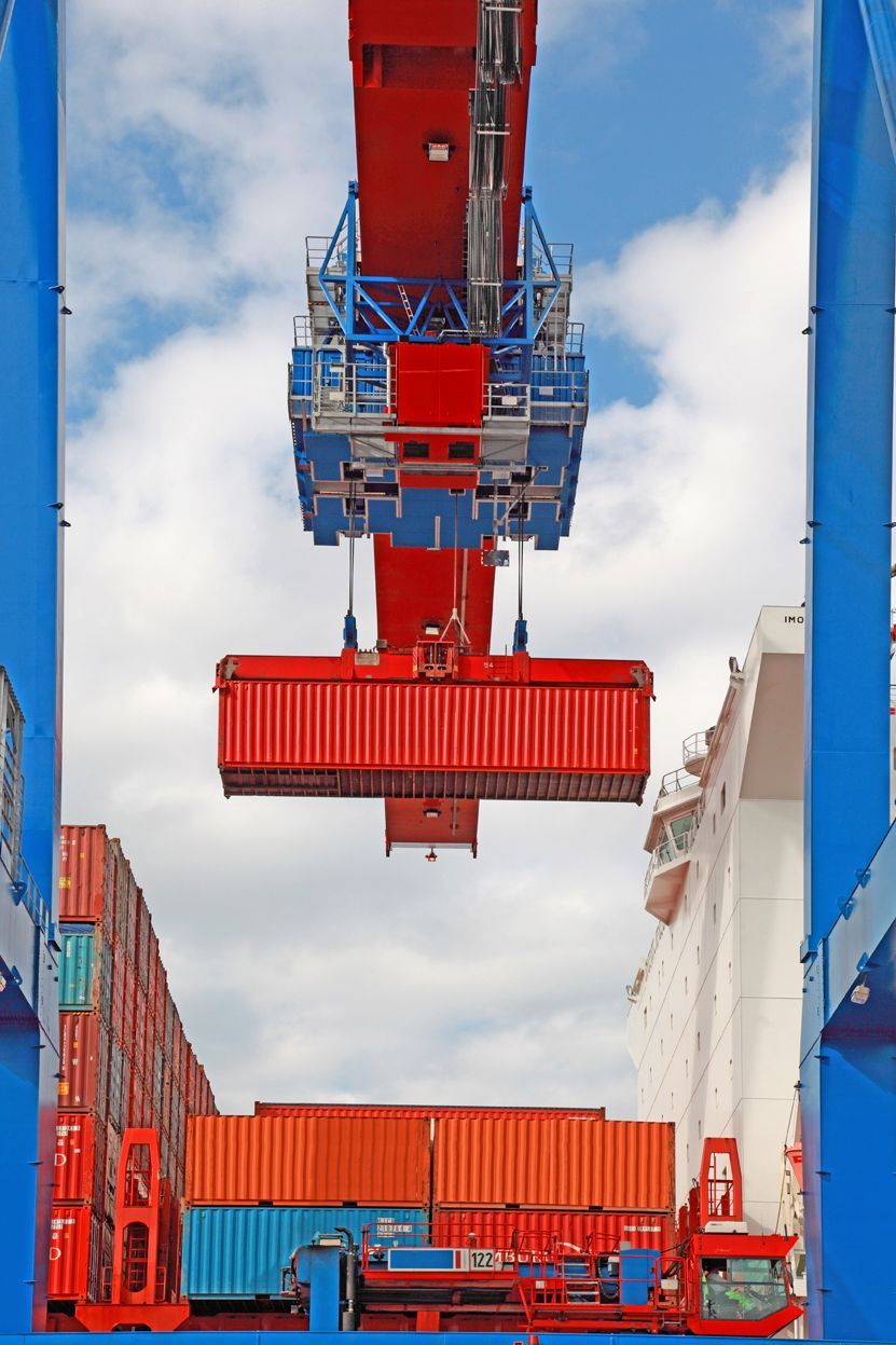 Hamburger Hafen, Verschiffung, Verladen, Kran, Hafen, Export, Import, Logistik, Transport, Übersee, Containerschiff, Güter, Gütertransport,