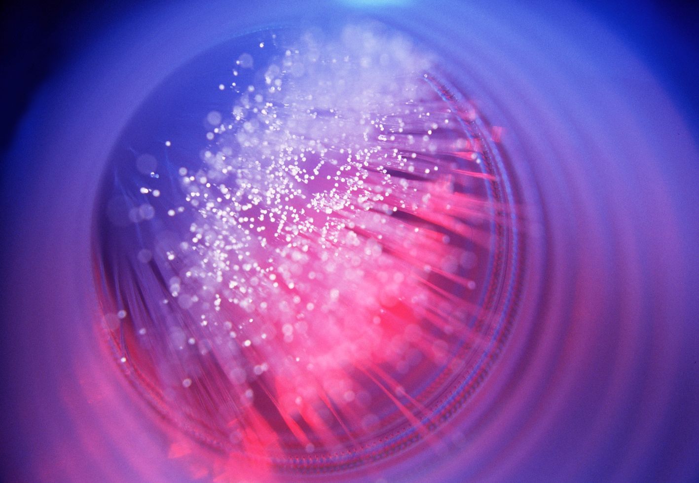 Glasfaserleitung, Glasfaserkabel, Internet, schnelles Internet, Übertragung, schnell, Datentransfer, Lichtleiter, Lichtkanal, Daten Übertragung,
