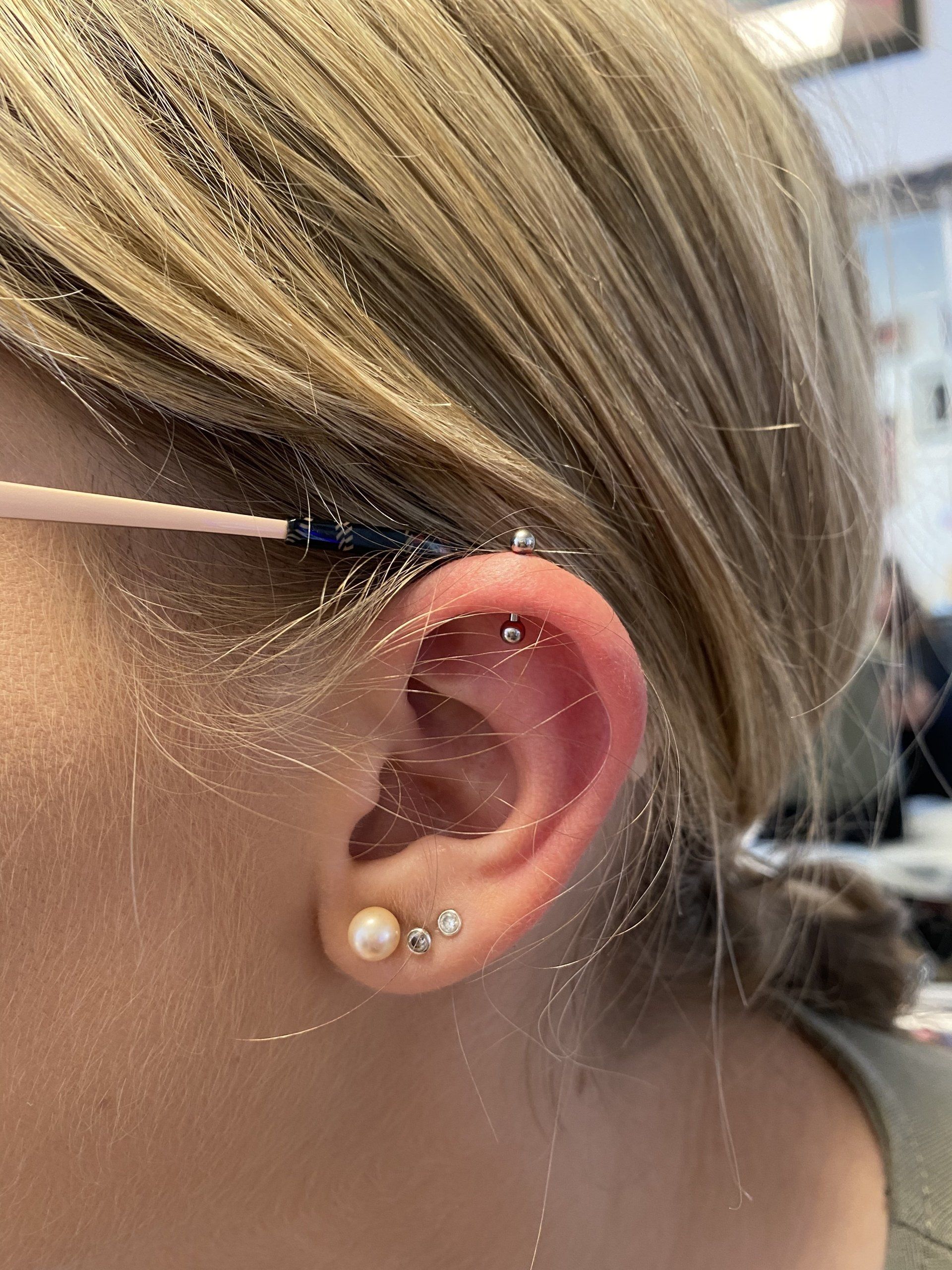 Akupunktur akupunkturpiercing piercen piercing piercings piercingstudio krems madame sphynx schmerzen beschwerden migräne migränepiercing tinituspiercing abnehmpiercing heißhungerpiercing regelschmerzen menstruationspiercing
