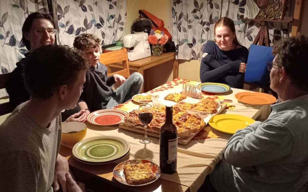 Pizza und tansanischer Rotwein