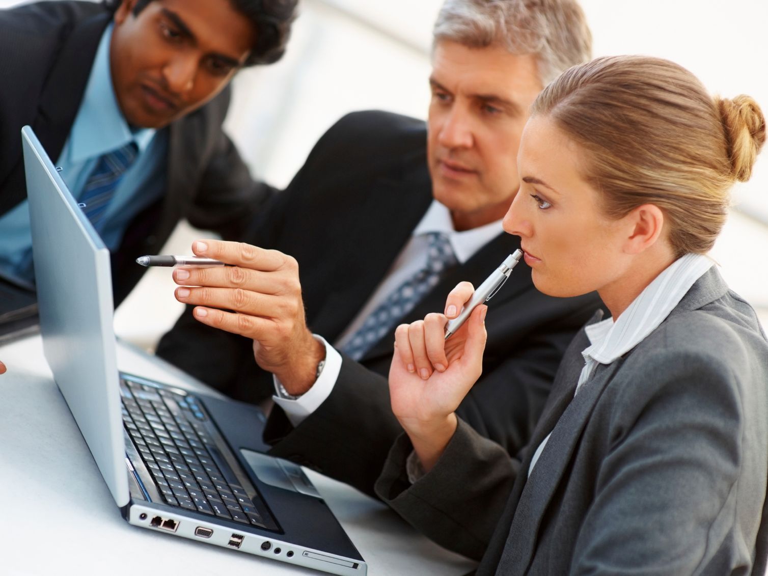 Analyse et compréhension de la stratégie digitale et marketing. Analyser la stratégie de l'entrperise, analyser le sens marketing, analyser le sens digitale, analyser l'informatique de gestion et de l'innovation.