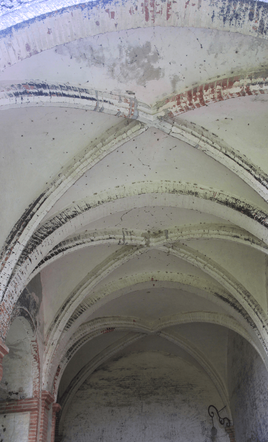 Voutes sur croisée d'ogive, badigeonnées en blanc en 1738 Voutes sur croisée d'ogive, badigeonnées en blanc en 1738