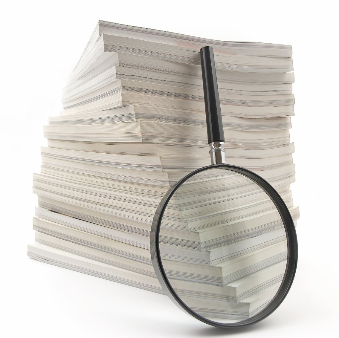 Kanzlei Kalweit - Vertragsrecht Stapel Vertragsunterlagen mit Lupe