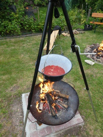 über Feuer kochen