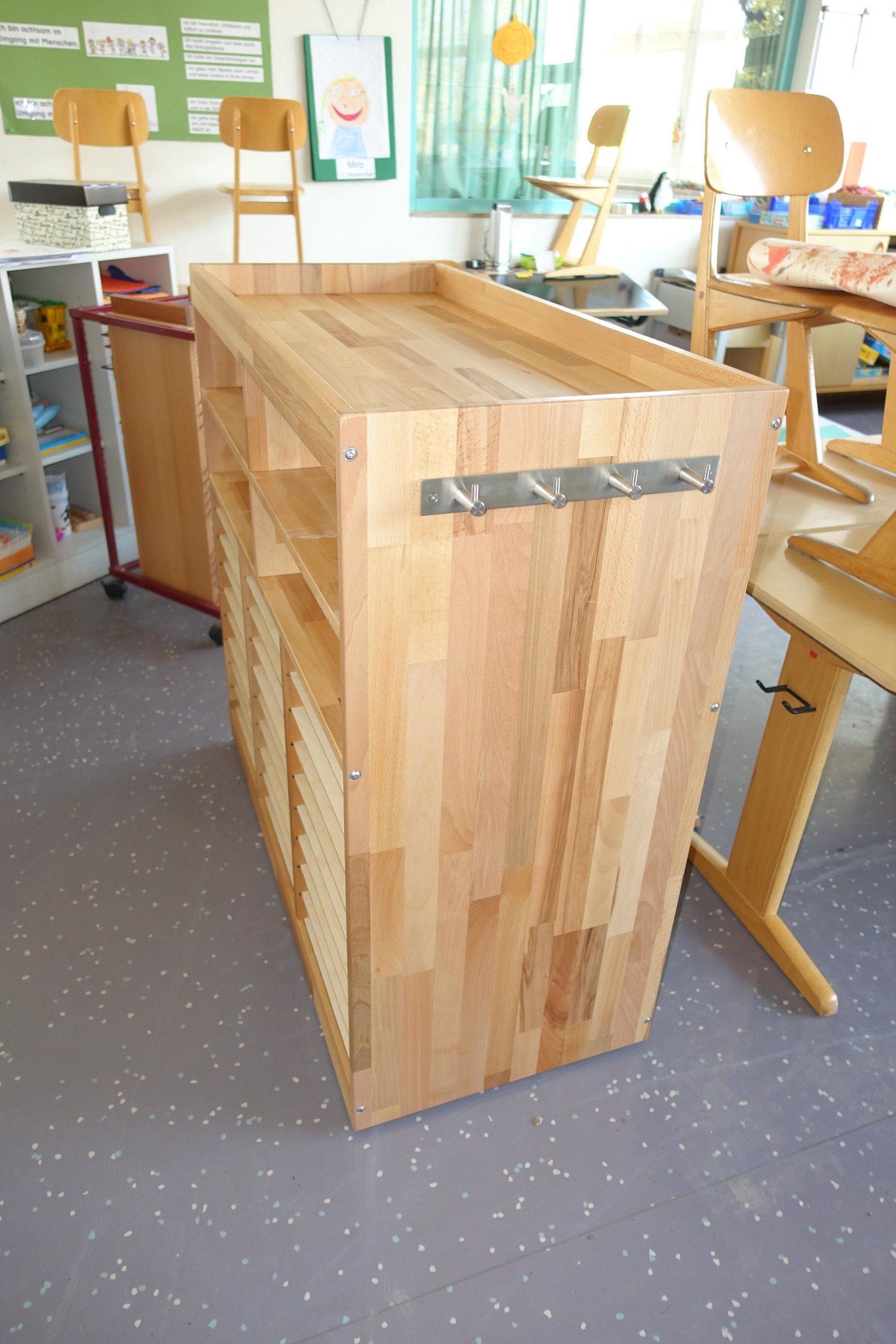 Regal für den Kunstunterricht