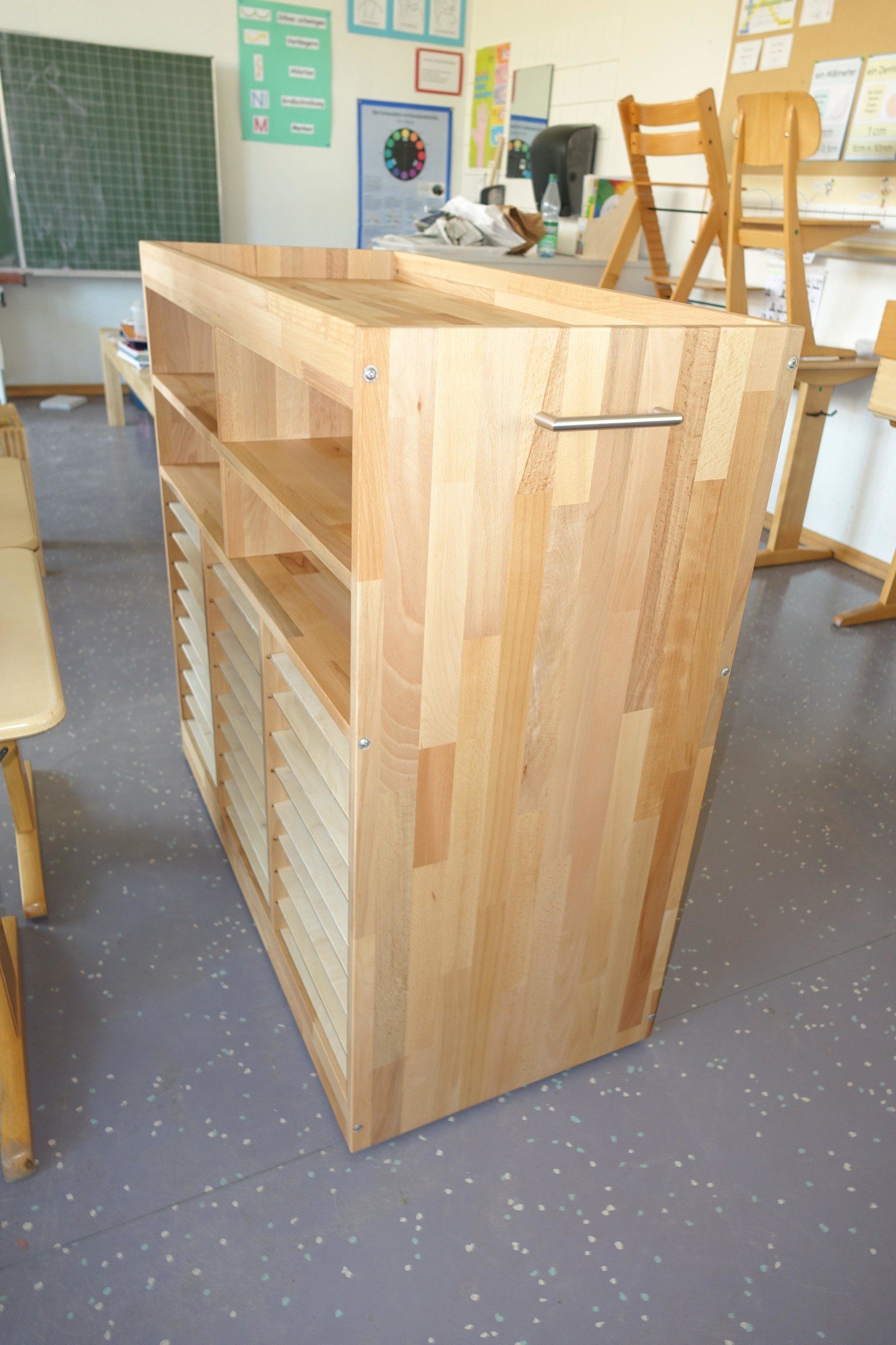 Regal für den Kunstunterricht