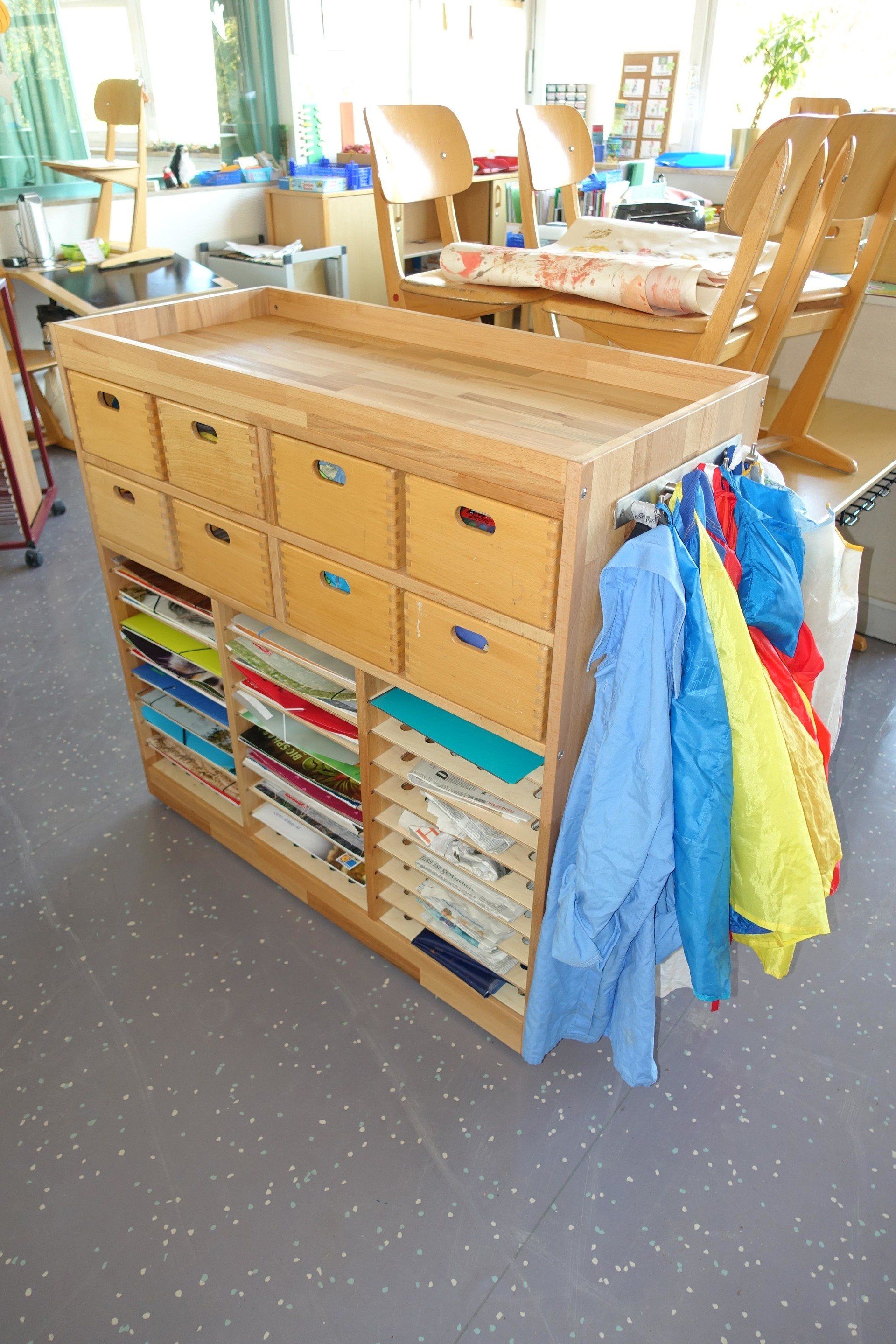 Regal für den Kunstunterricht