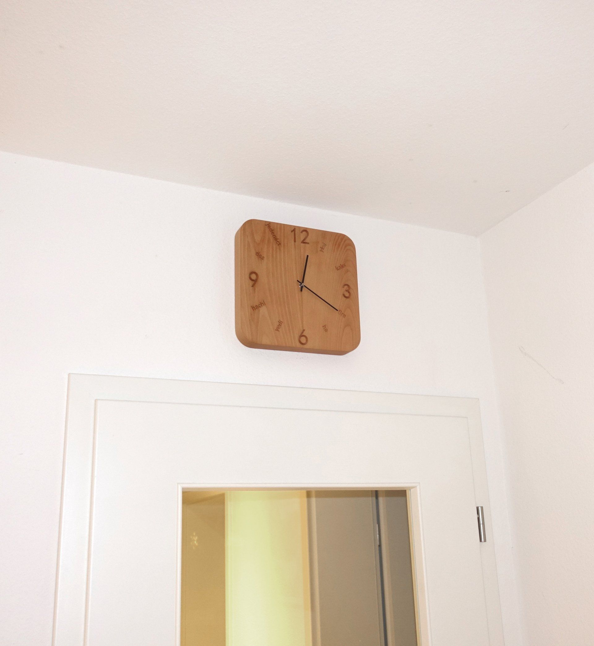 Uhr aus Massivholz von HolzWalz