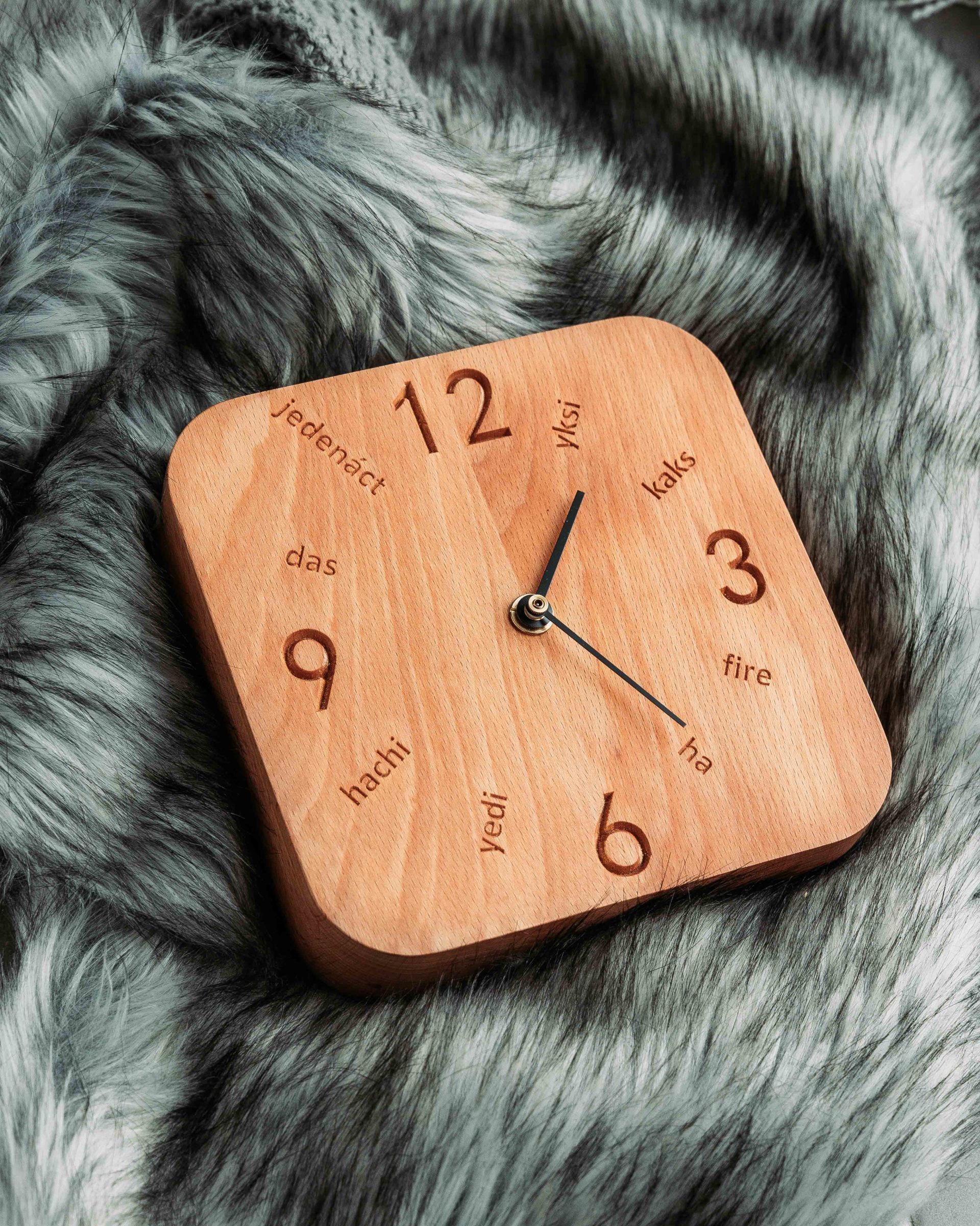 Uhr aus Massivholz von HolzWalz