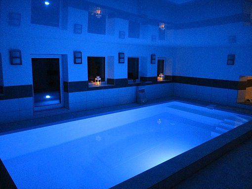 Innenpool Hallenbad Schwalldusche Poolhalle