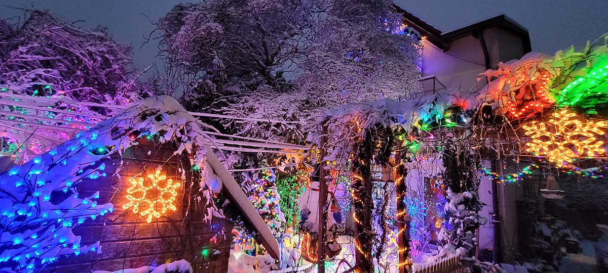Schneebilder Weihnachtshaus in Olching Das Weihnachtshaus in Olching mit Schnee