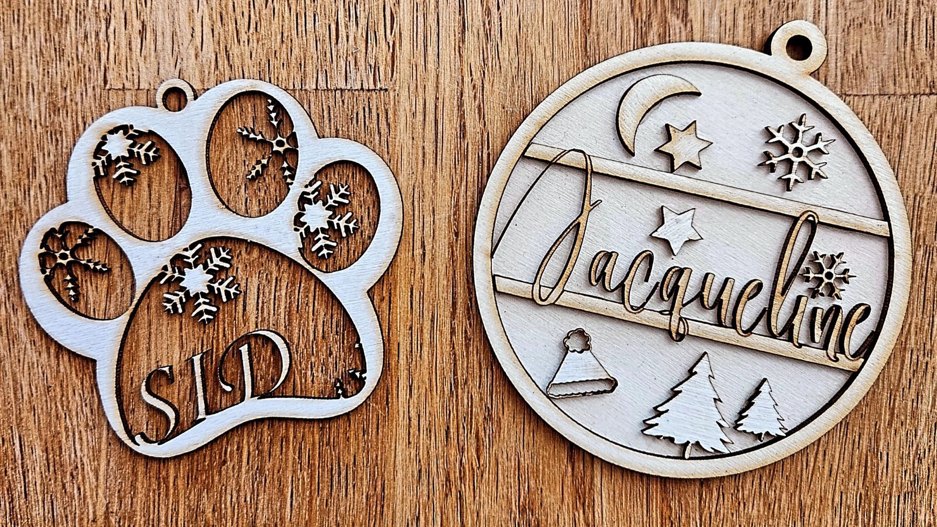 Verschiedene Baumanhänger aus Lindensperrholz mit Laser personalisiert